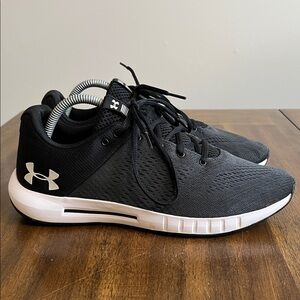 Under Armour Micro G Pursuit Black and White Running Shoes 3000011-102 Mens 9.5